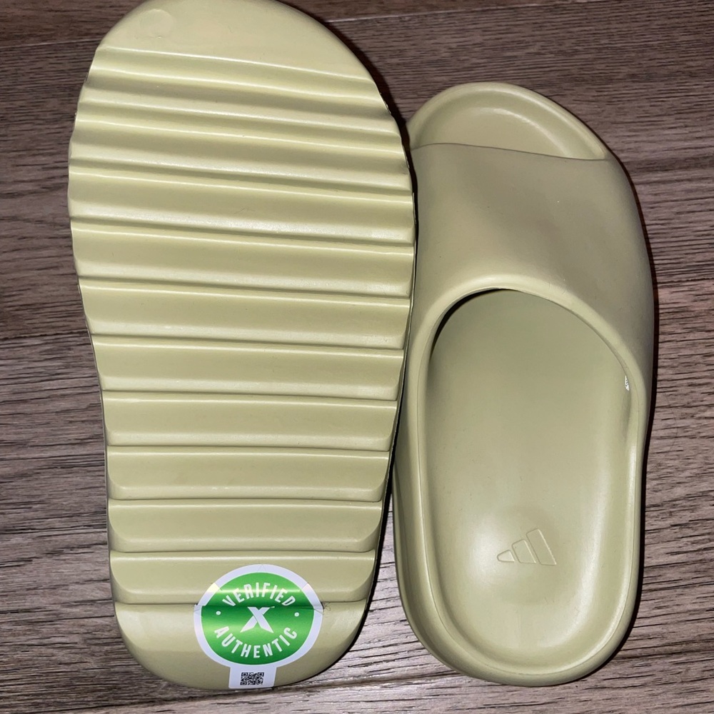 Adidas Yeezy Slide: Resin - Picture 3 of 11